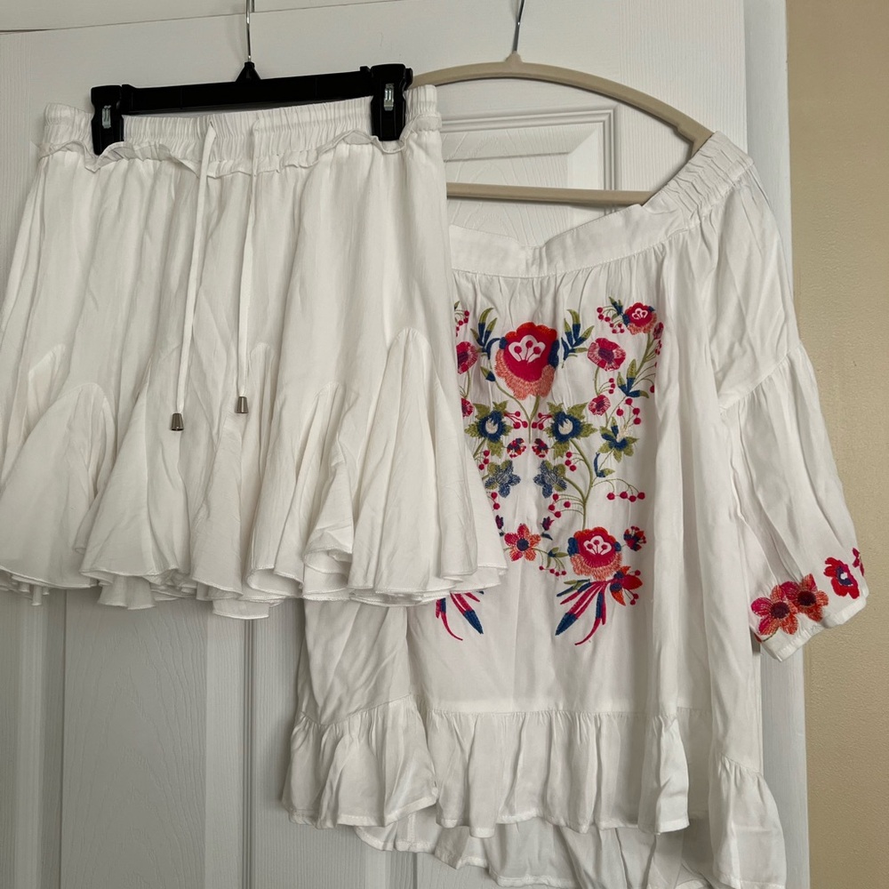 Umgee White Floral Embroidered Set